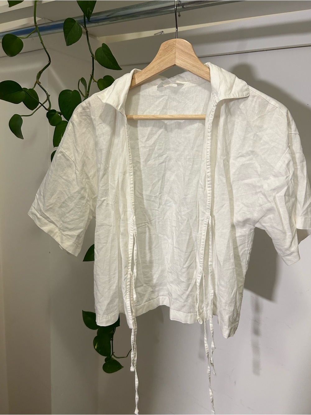 Lightweight White Women's Open-Front Short Sleeve Top